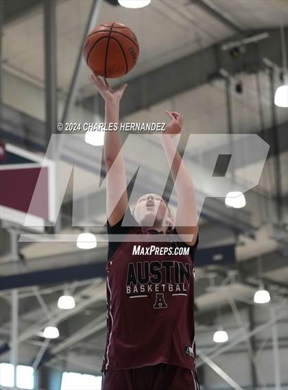 Thumbnail 2 in The Woodlands vs Austin (Texas Association of Basketball Coaches Showcase) photogallery.