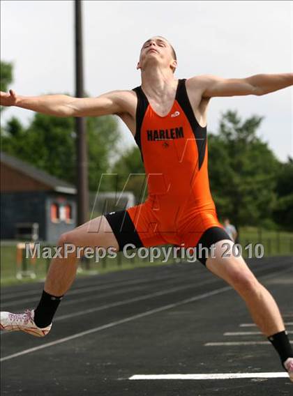 Thumbnail 3 in Harlem Boys Track Regional photogallery.