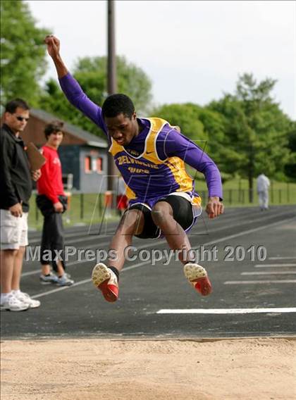 Thumbnail 3 in Harlem Boys Track Regional photogallery.