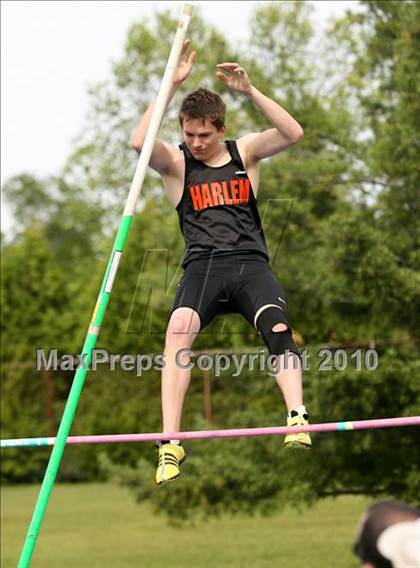 Thumbnail 1 in Harlem Boys Track Regional photogallery.