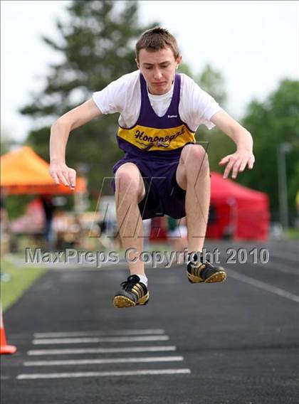 Thumbnail 1 in Harlem Boys Track Regional photogallery.