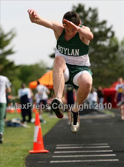 Thumbnail 3 in Harlem Boys Track Regional photogallery.