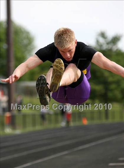 Thumbnail 1 in Harlem Boys Track Regional photogallery.