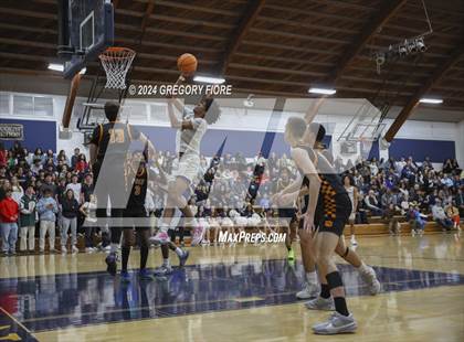 Thumbnail 1 in Notre Dame (SO) vs. Poly photogallery.