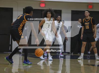 Thumbnail 3 in Notre Dame (SO) vs. Poly photogallery.