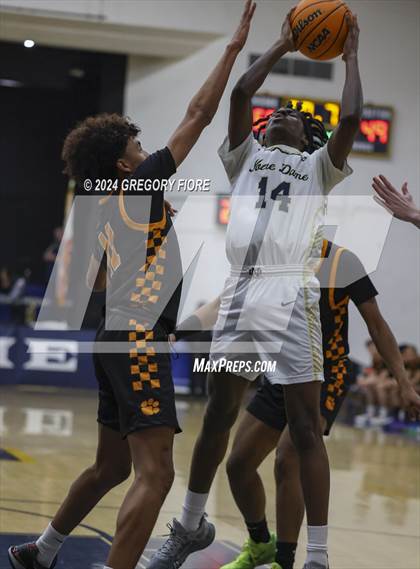 Thumbnail 1 in Notre Dame (SO) vs. Poly photogallery.