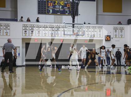 Thumbnail 1 in Notre Dame (SO) vs. Poly photogallery.