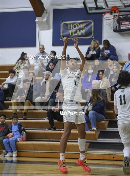 Thumbnail 2 in Notre Dame (SO) vs. Poly photogallery.