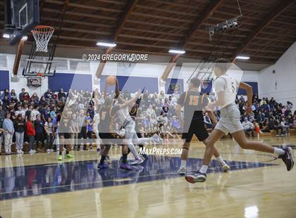 Thumbnail 1 in Notre Dame (SO) vs. Poly photogallery.