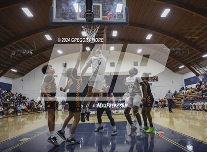 Thumbnail 1 in Notre Dame (SO) vs. Poly photogallery.