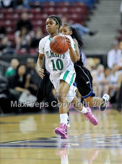 Thumbnail 3 in St. Mary's vs. Rialto (CIF State D2 Final) photogallery.