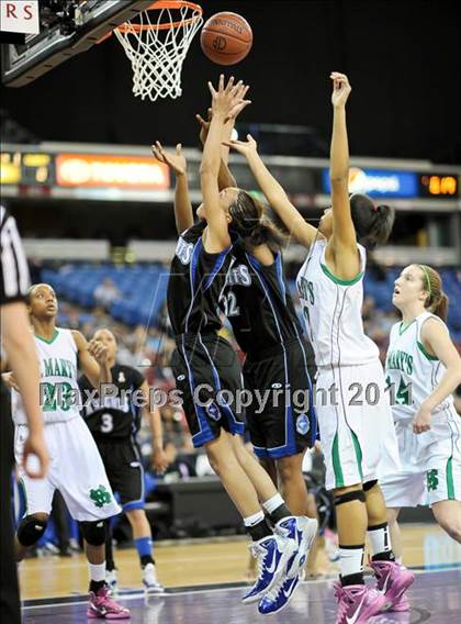 Thumbnail 2 in St. Mary's vs. Rialto (CIF State D2 Final) photogallery.