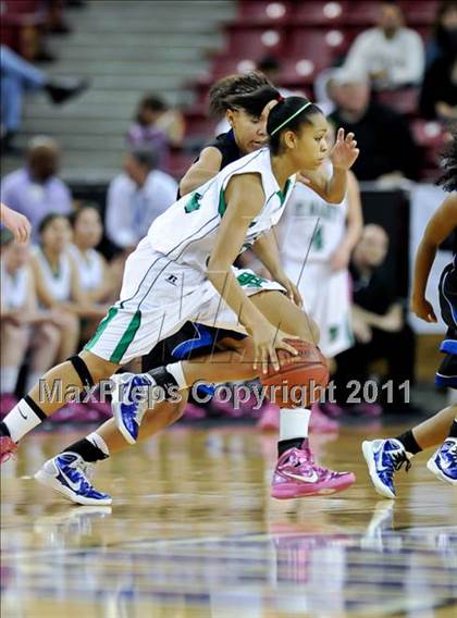 Thumbnail 2 in St. Mary's vs. Rialto (CIF State D2 Final) photogallery.