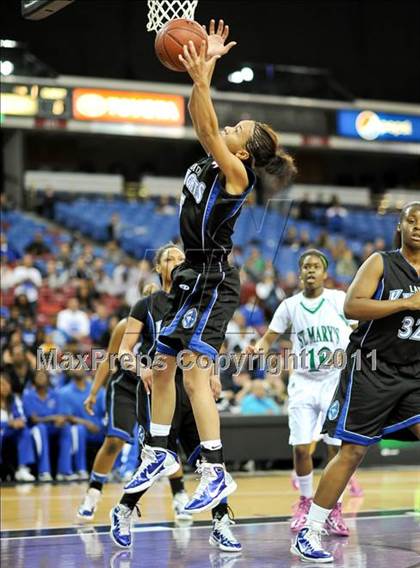 Thumbnail 1 in St. Mary's vs. Rialto (CIF State D2 Final) photogallery.