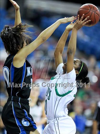 Thumbnail 1 in St. Mary's vs. Rialto (CIF State D2 Final) photogallery.
