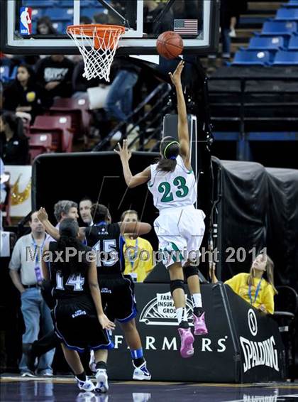 Thumbnail 1 in St. Mary's vs. Rialto (CIF State D2 Final) photogallery.