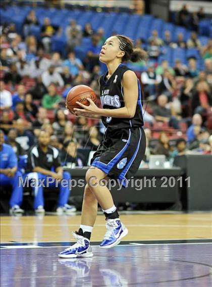 Thumbnail 1 in St. Mary's vs. Rialto (CIF State D2 Final) photogallery.