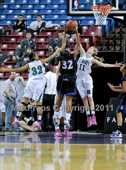 Thumbnail 2 in St. Mary's vs. Rialto (CIF State D2 Final) photogallery.