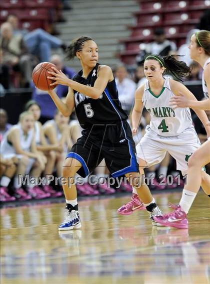 Thumbnail 3 in St. Mary's vs. Rialto (CIF State D2 Final) photogallery.