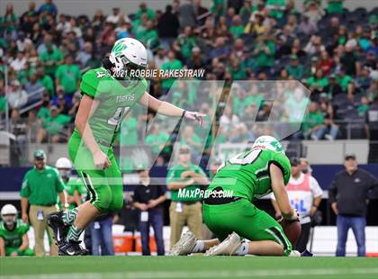 Thumbnail 3 in Westbrook vs. May (UIL Football 1A D1 Finals) photogallery.