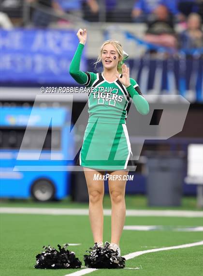 Thumbnail 3 in Westbrook vs. May (UIL Football 1A D1 Finals) photogallery.