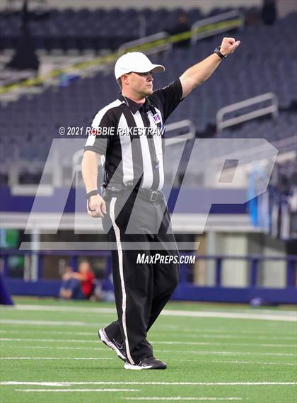 Thumbnail 3 in Westbrook vs. May (UIL Football 1A D1 Finals) photogallery.