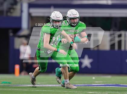 Thumbnail 2 in Westbrook vs. May (UIL Football 1A D1 Finals) photogallery.