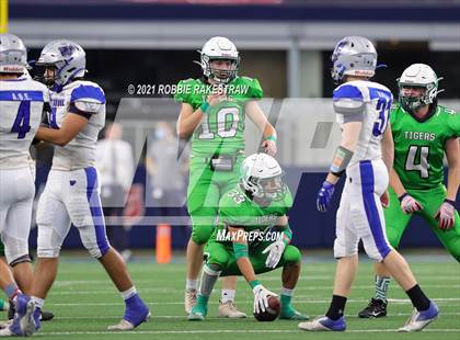 Thumbnail 3 in Westbrook vs. May (UIL Football 1A D1 Finals) photogallery.
