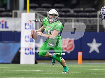 Thumbnail 3 in Westbrook vs. May (UIL Football 1A D1 Finals) photogallery.