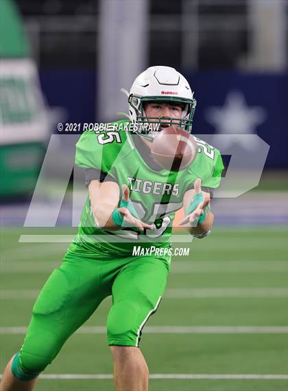 Thumbnail 3 in Westbrook vs. May (UIL Football 1A D1 Finals) photogallery.