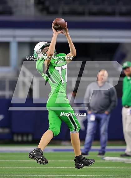 Thumbnail 1 in Westbrook vs. May (UIL Football 1A D1 Finals) photogallery.