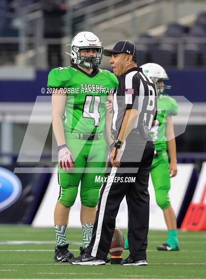 Thumbnail 2 in Westbrook vs. May (UIL Football 1A D1 Finals) photogallery.