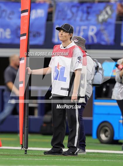 Thumbnail 3 in Westbrook vs. May (UIL Football 1A D1 Finals) photogallery.