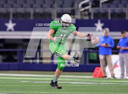 Thumbnail 2 in Westbrook vs. May (UIL Football 1A D1 Finals) photogallery.