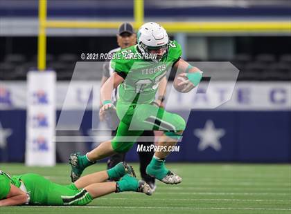 Thumbnail 1 in Westbrook vs. May (UIL Football 1A D1 Finals) photogallery.