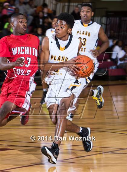 Thumbnail 2 in Plano East vs. Wichita Falls (Fantasy of Lights) photogallery.