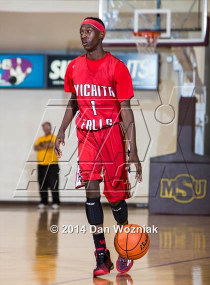Thumbnail 2 in Plano East vs. Wichita Falls (Fantasy of Lights) photogallery.