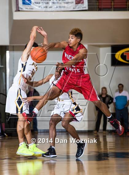 Thumbnail 2 in Plano East vs. Wichita Falls (Fantasy of Lights) photogallery.