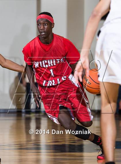 Thumbnail 3 in Plano East vs. Wichita Falls (Fantasy of Lights) photogallery.