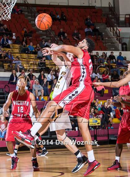 Thumbnail 1 in Plano East vs. Wichita Falls (Fantasy of Lights) photogallery.
