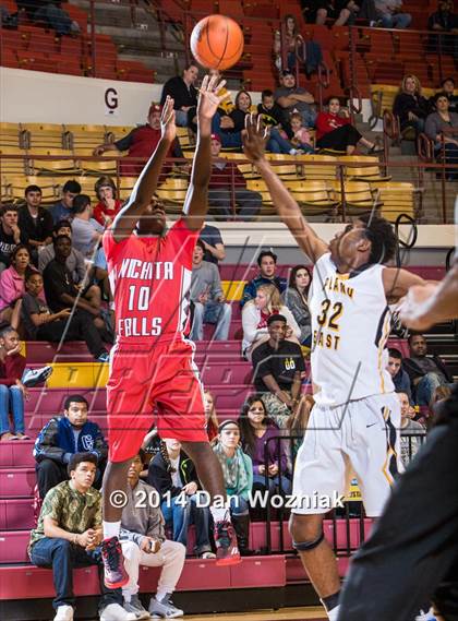 Thumbnail 2 in Plano East vs. Wichita Falls (Fantasy of Lights) photogallery.