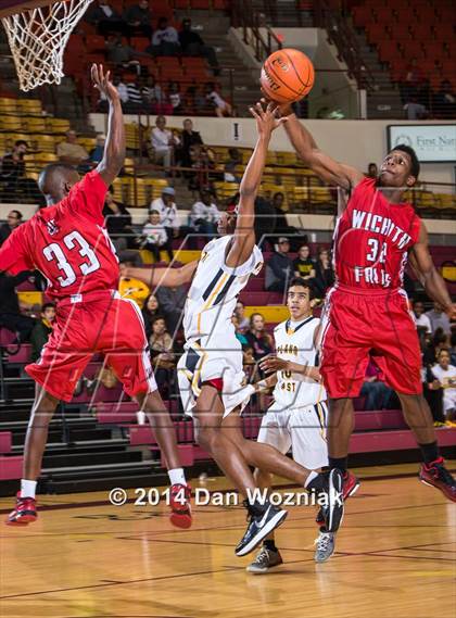 Thumbnail 3 in Plano East vs. Wichita Falls (Fantasy of Lights) photogallery.