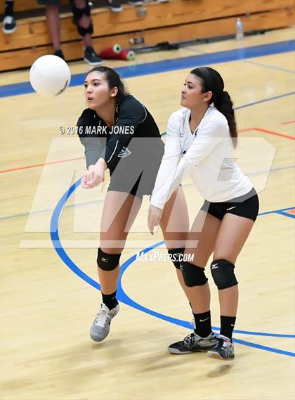 Thumbnail 3 in Fountain Hills vs. Valley Christian (AIA D3 Semifinal) photogallery.