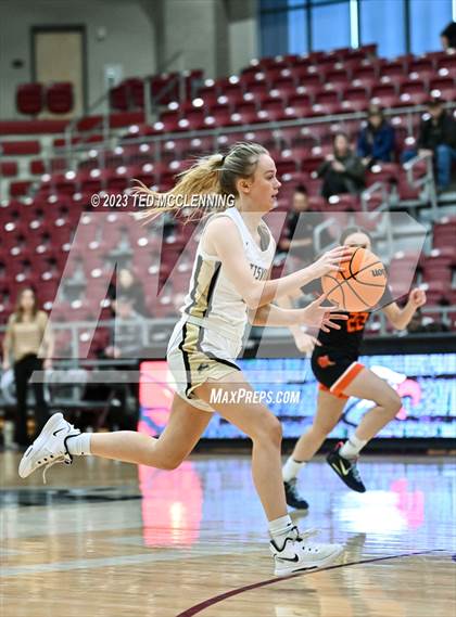 Thumbnail 2 in Gravette vs Pottsville (AAA 4A-North Regional first round) photogallery.