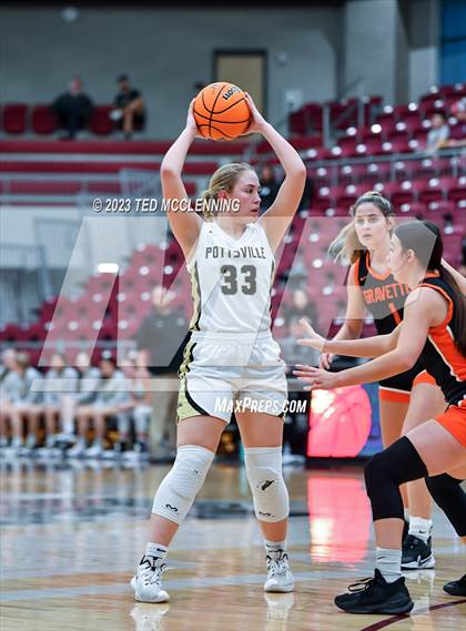 Thumbnail 1 in Gravette vs Pottsville (AAA 4A-North Regional first round) photogallery.