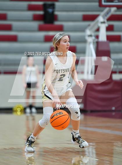 Thumbnail 3 in Gravette vs Pottsville (AAA 4A-North Regional first round) photogallery.