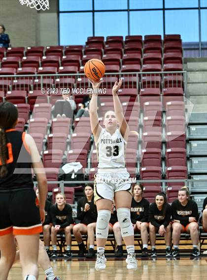Thumbnail 1 in Gravette vs Pottsville (AAA 4A-North Regional first round) photogallery.