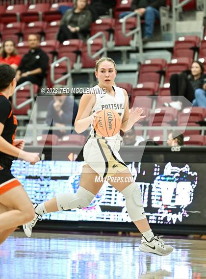 Thumbnail 2 in Gravette vs Pottsville (AAA 4A-North Regional first round) photogallery.