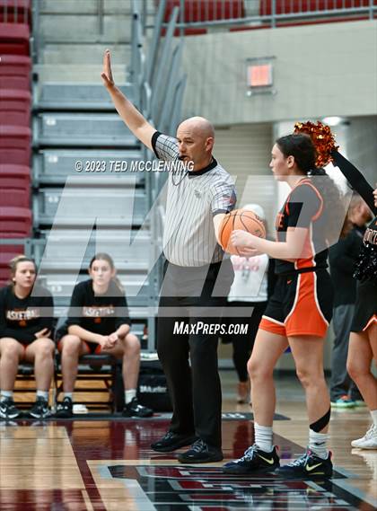 Thumbnail 3 in Gravette vs Pottsville (AAA 4A-North Regional first round) photogallery.