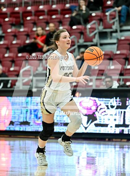 Thumbnail 2 in Gravette vs Pottsville (AAA 4A-North Regional first round) photogallery.